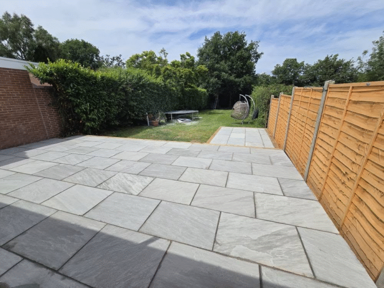 Image-of-maintaned-modern-garden